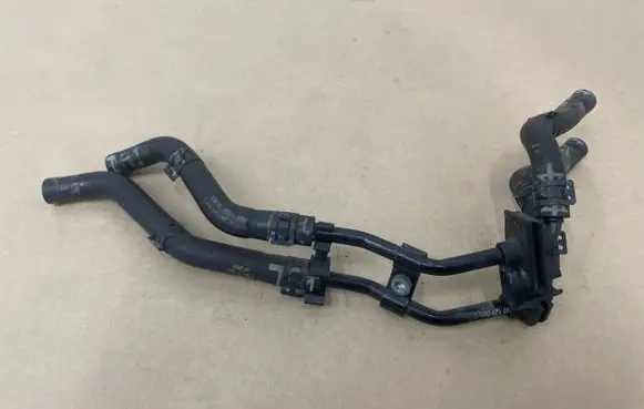 Coolant pipe/hose