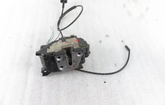 Renault Kangoo II Front door lock 8200497604B