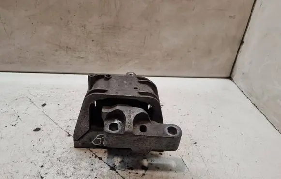 Volkswagen PASSAT B6 Engine mount bracket 1K0199262