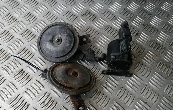 Hyundai Santa Fe Horn signal 28R000033