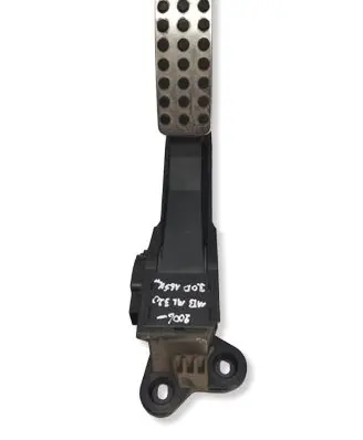 Mercedes-Benz ML W164 Accelerator throttle pedal A1643000104 201205 ZGS005