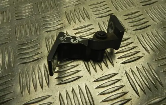 Audi A4 S4 B8 8K Front door upper hinge 8K0831401E I9572