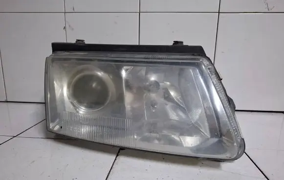 Volkswagen PASSAT B5 Headlight/headlamp 14742600