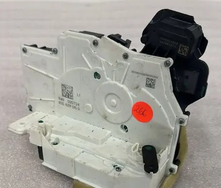 Audi Q3 F3 Rear door lock 85E839015G