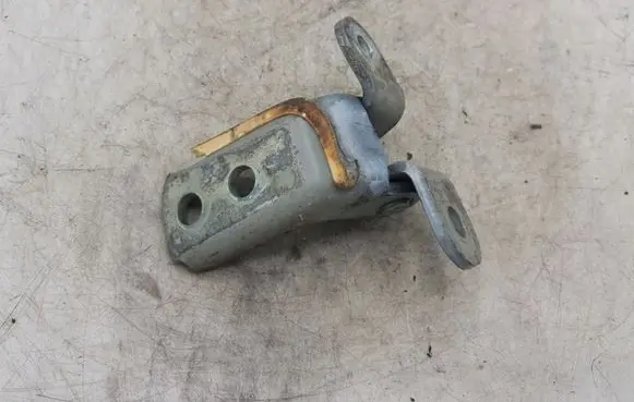 Toyota Corolla Verso E121 Front door lower hinge NOCODE