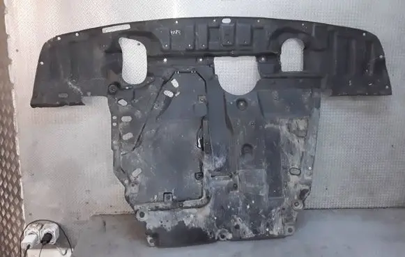 Mitsubishi Lancer VIII Engine splash shield/under tray 