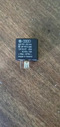 Volkswagen PASSAT B4 Other relay 443951253AA 899574000