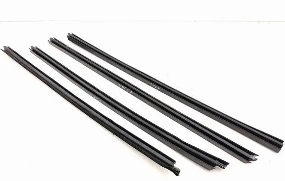 Maserati Quattroporte Rubber seal front door window/glass 