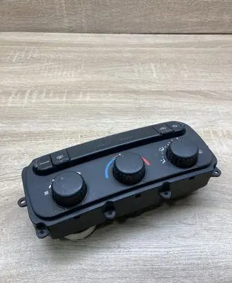 Chrysler Voyager Climate control unit 05005001AD
