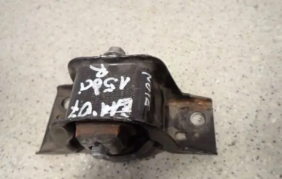 Nissan Note (E11) Engine mount vacuum valve 