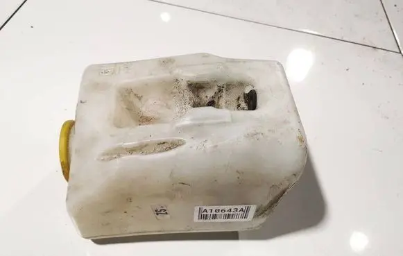 Windshield washer fluid reservoir/tank