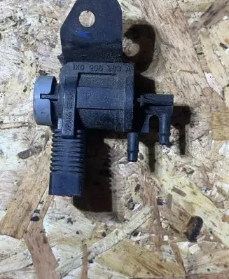 Volkswagen PASSAT B6 Turbo solenoid valve 1K0906283A