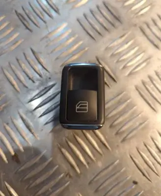 Mercedes-Benz C W204 Electric window control switch A2048707358