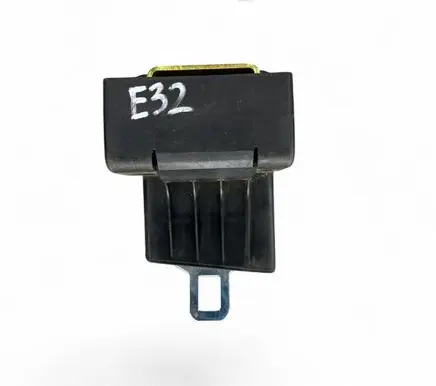 BMW 7 E32 Rear seatbelt buckle 72111950644 1950644