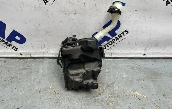 Audi A1 Windshield washer fluid reservoir/tank 6R0955453G 6R0955453H