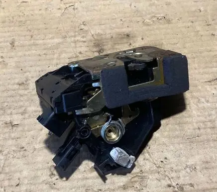 Mercedes-Benz C AMG W202 Front door lock