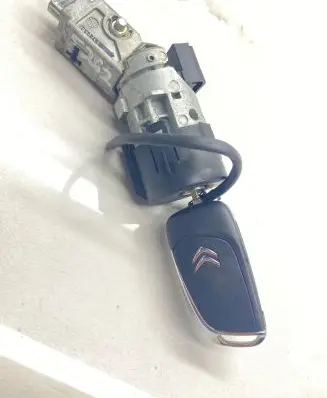 Citroen C4 II Ignition lock N0503823 N05024553 9696719996