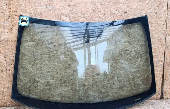 Dodge Journey Front windscreen/windshield window E943R000495