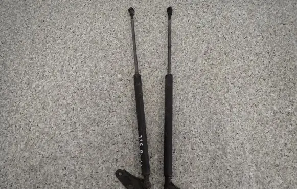 Toyota Avensis T250 Tailgate strut 
