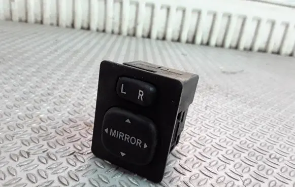 Wing mirror switch
