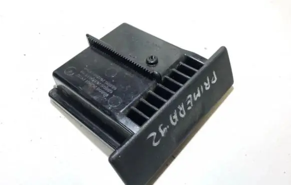 Nissan Primera Car ashtray 6880076n01 6880076n00