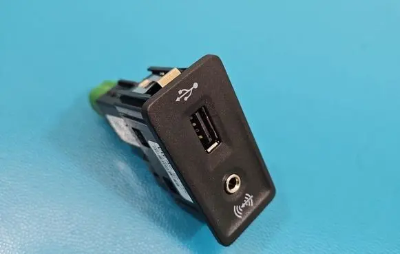 Volkswagen Golf VII USB socket connector 5G0035222E IMPRK1563409