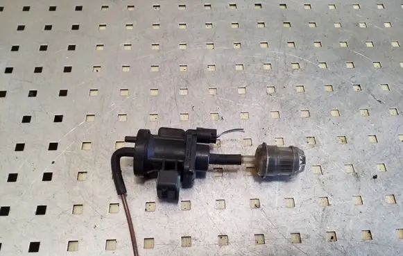 Mercedes-Benz ML W163 Turbo solenoid valve A0005450527
