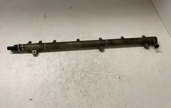 Mercedes-Benz E W211 Fuel main line pipe A6130700195 0281002504