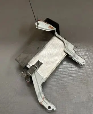 Toyota Prius (NHW20) Sound amplifier