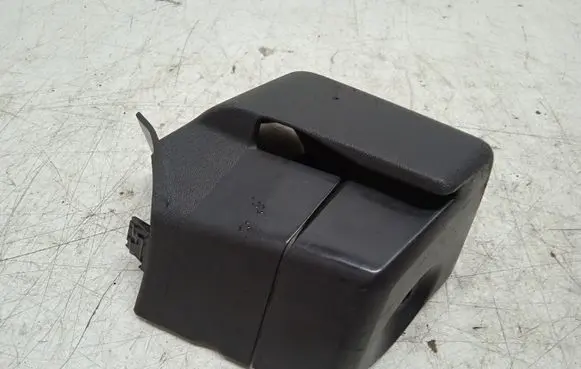 Volvo V70 Seat belt trim 
