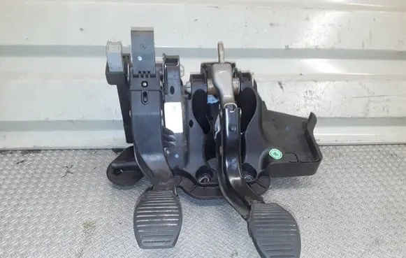 Opel Corsa D Pedal assembly 55703354 10955