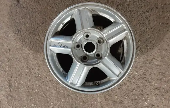 Ford Maverick R15 alloy rim 