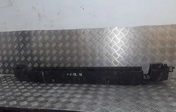 Front bumper mounting bracket