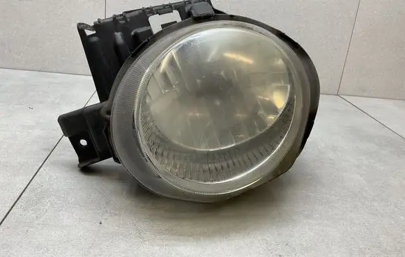 Nissan Juke I F15 Headlight/headlamp