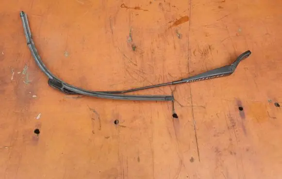 Peugeot Partner Windshield/front glass wiper blade 9682974380
