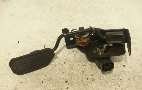 Toyota Avensis Verso Accelerator throttle pedal