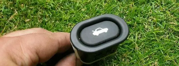 Saab 9-5 Tailgate opening switch 4733440
