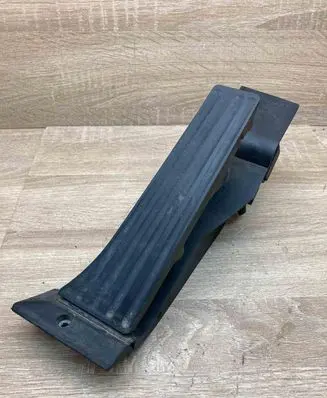 BMW 7 E65 E66 Accelerator throttle pedal 6766930 25916010