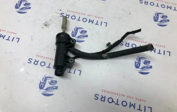 BMW 3 E90 E91 Clutch master cylinder 6773670