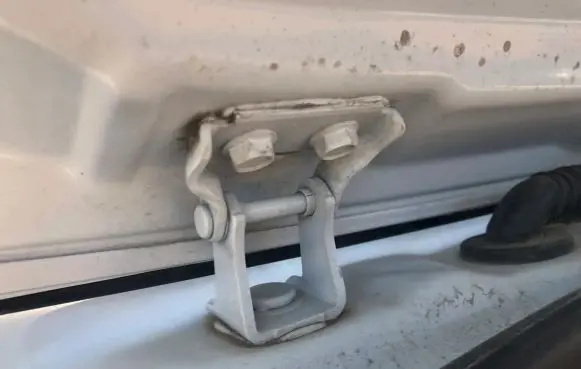Suzuki Ignis Tailgate/trunk/boot hinge