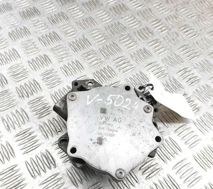 Volkswagen Golf VII Vacuum pump 06L145100F