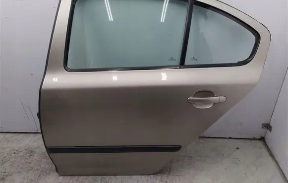 Skoda Octavia Mk2 (1Z) Rear door 