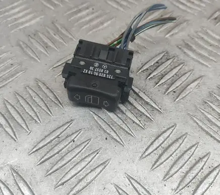 Mercedes-Benz E W124 Electric window control switch A1248209410