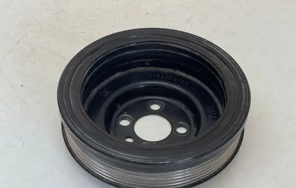 Volkswagen Golf VI Crankshaft pulley 038105243M
