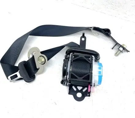 Mazda 3 III Front seatbelt 305257810
