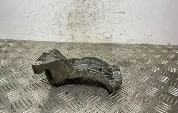 Jeep Grand Cherokee Generator/alternator bracket 