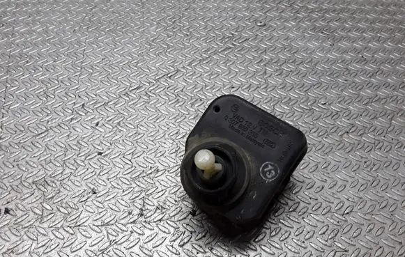 Opel Vectra B Headlight level adjustment motor 0307852335