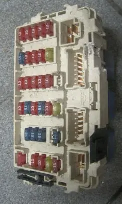 Nissan X-Trail T30 Fuse box set PPT40