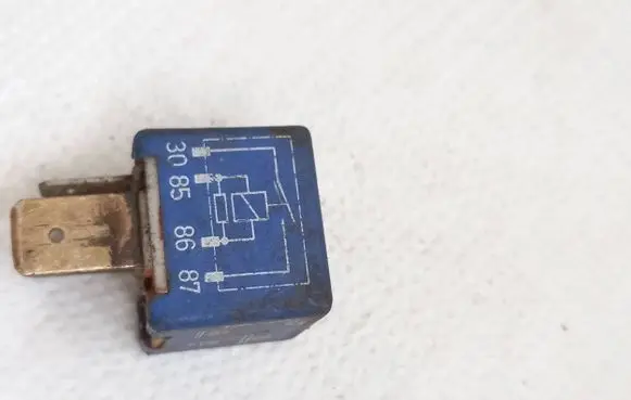 Volkswagen Golf III Other relay 857951253 899663