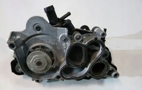 Volkswagen Golf VII Water pump 04E121042